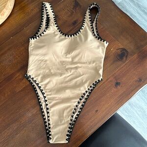 POLY BACKLESS BORDERED HIGH-LEG